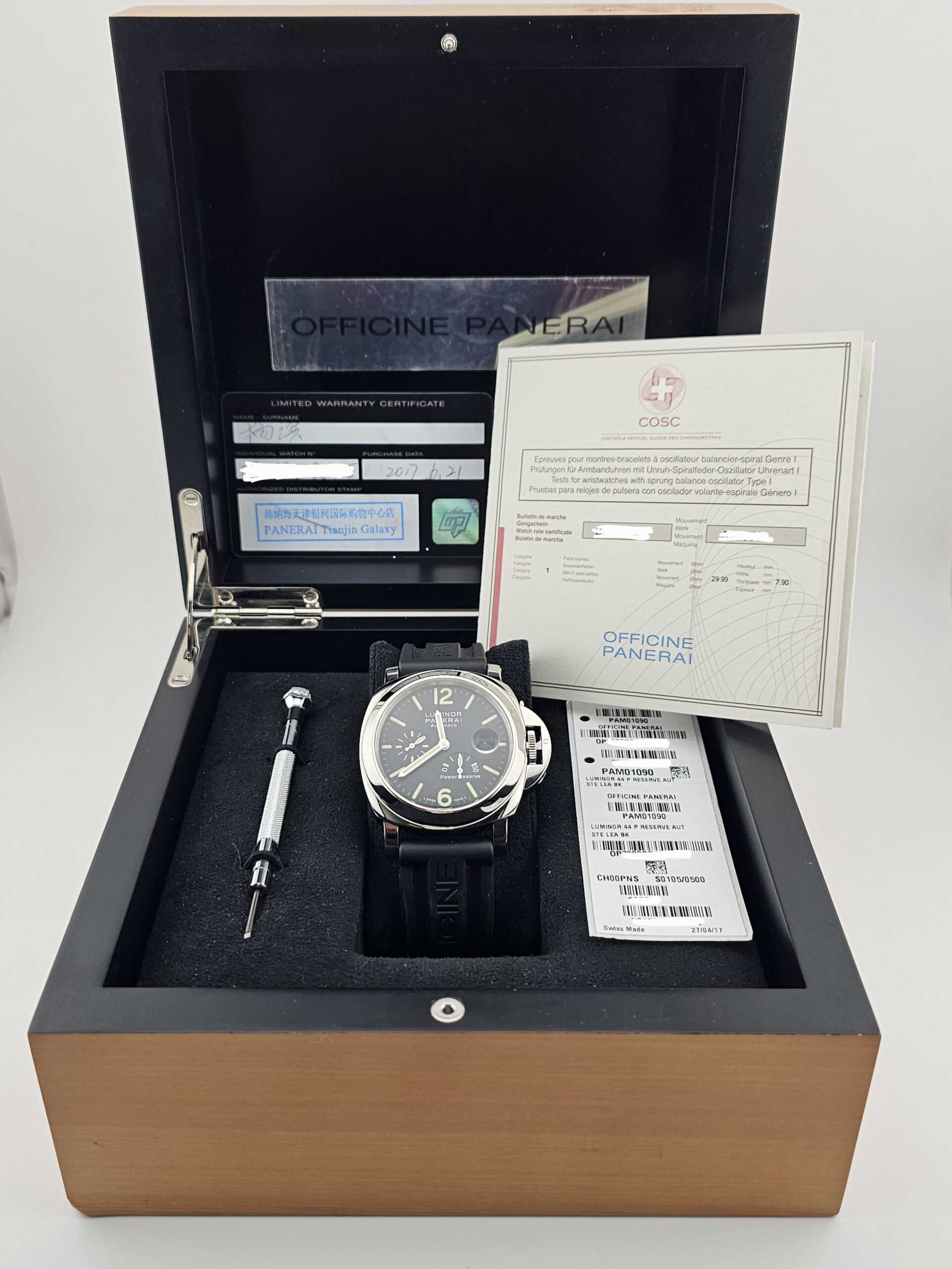 Panerai Luminor GMT PAM01090 44MM - Image 2