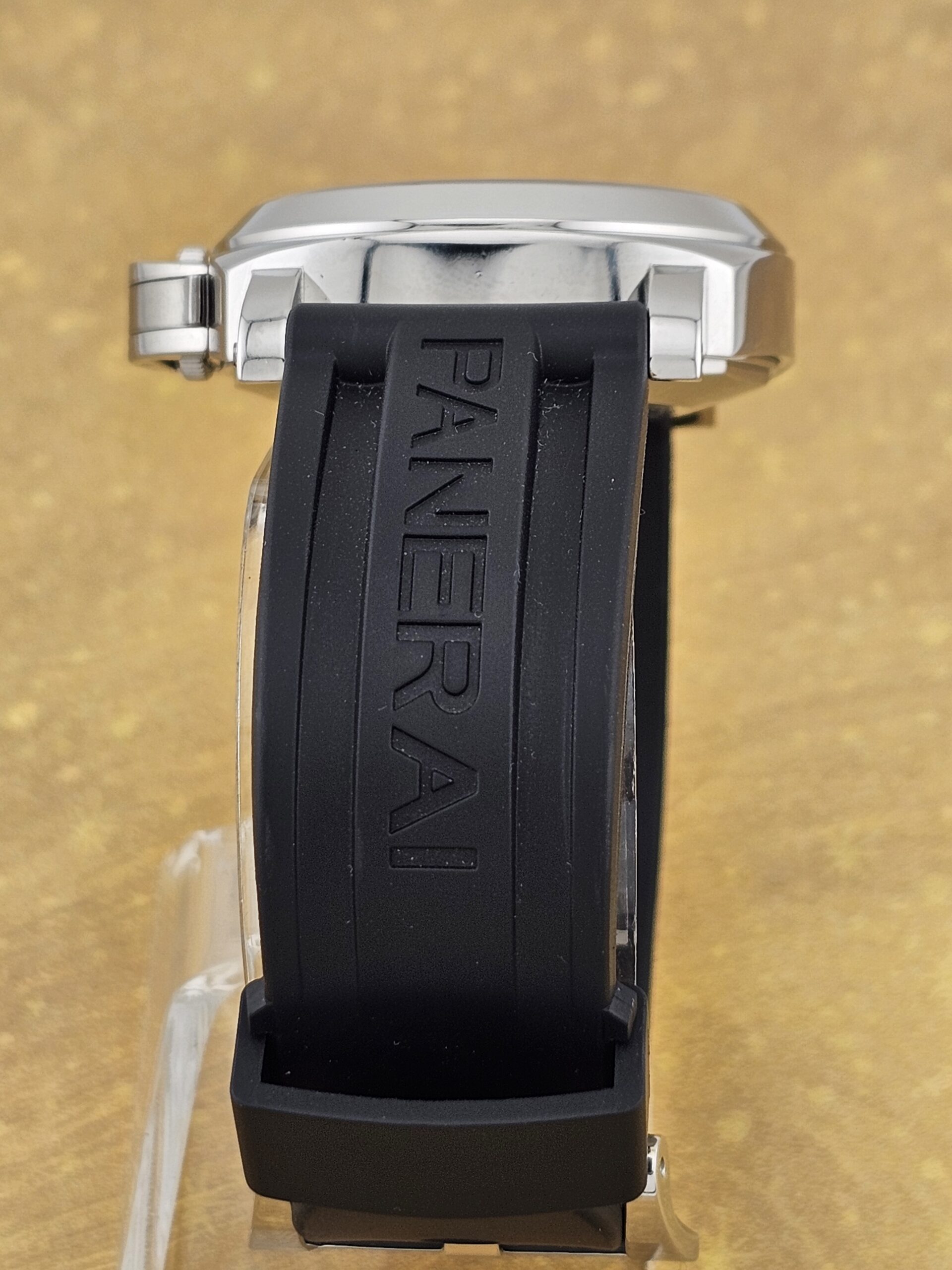 Panerai Luminor GMT PAM01090 44MM - Image 5