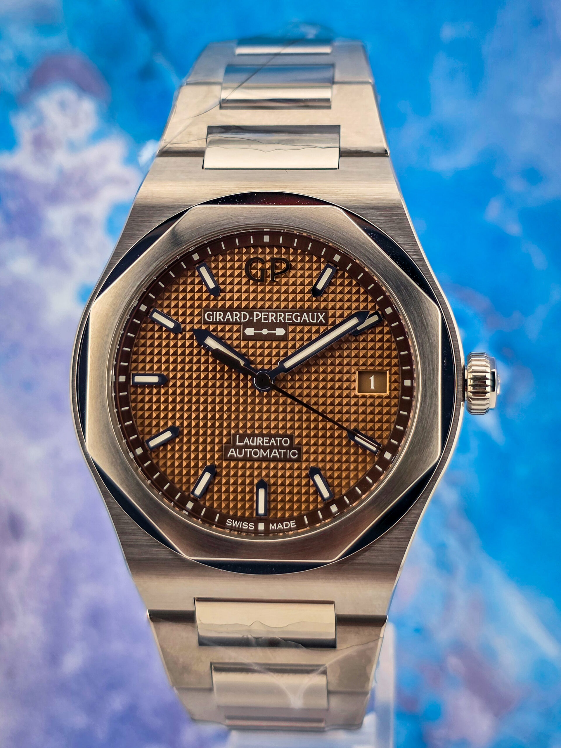 Girard Perregaux Laureato 38MM Copper Dial Brand New - Image 3