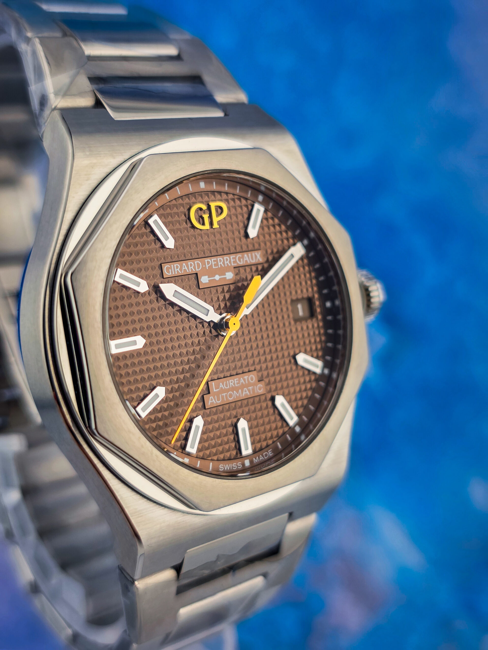 Girard Perregaux Laureato 38MM Copper Dial Brand New - Image 5