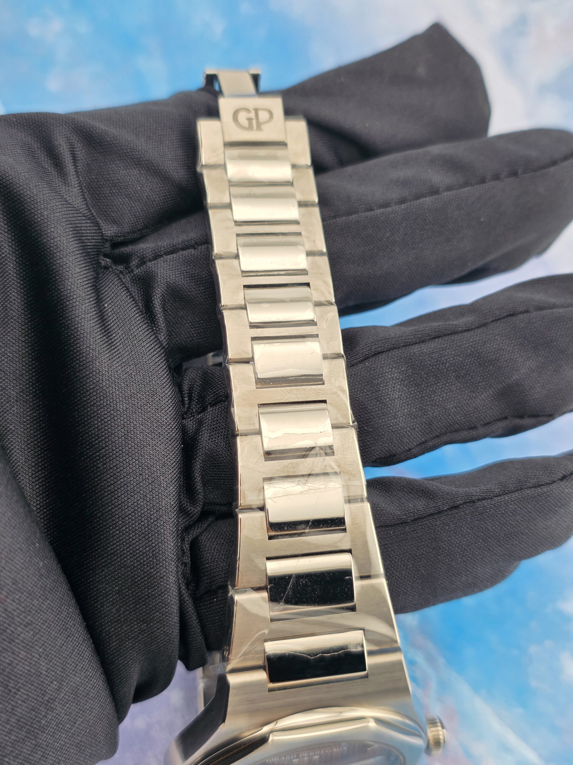 Girard Perregaux Laureato 38MM Copper Dial Brand New - Image 8