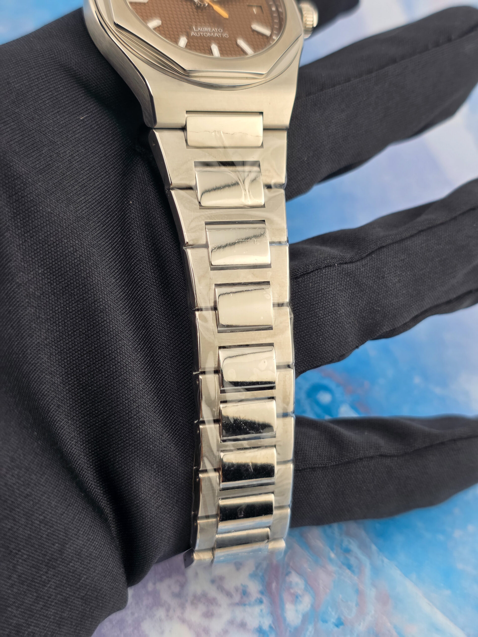 Girard Perregaux Laureato 38MM Copper Dial Brand New - Image 9